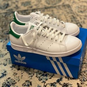 Adidas sneakers 👟